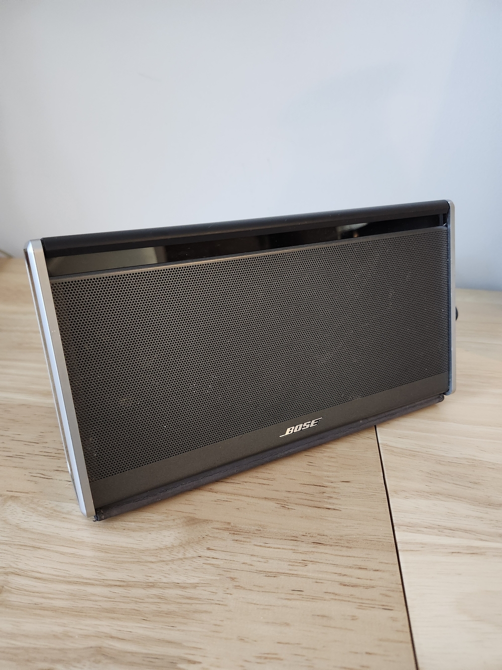 Bose Portable Speaker 404600 in Black Comes With Charger